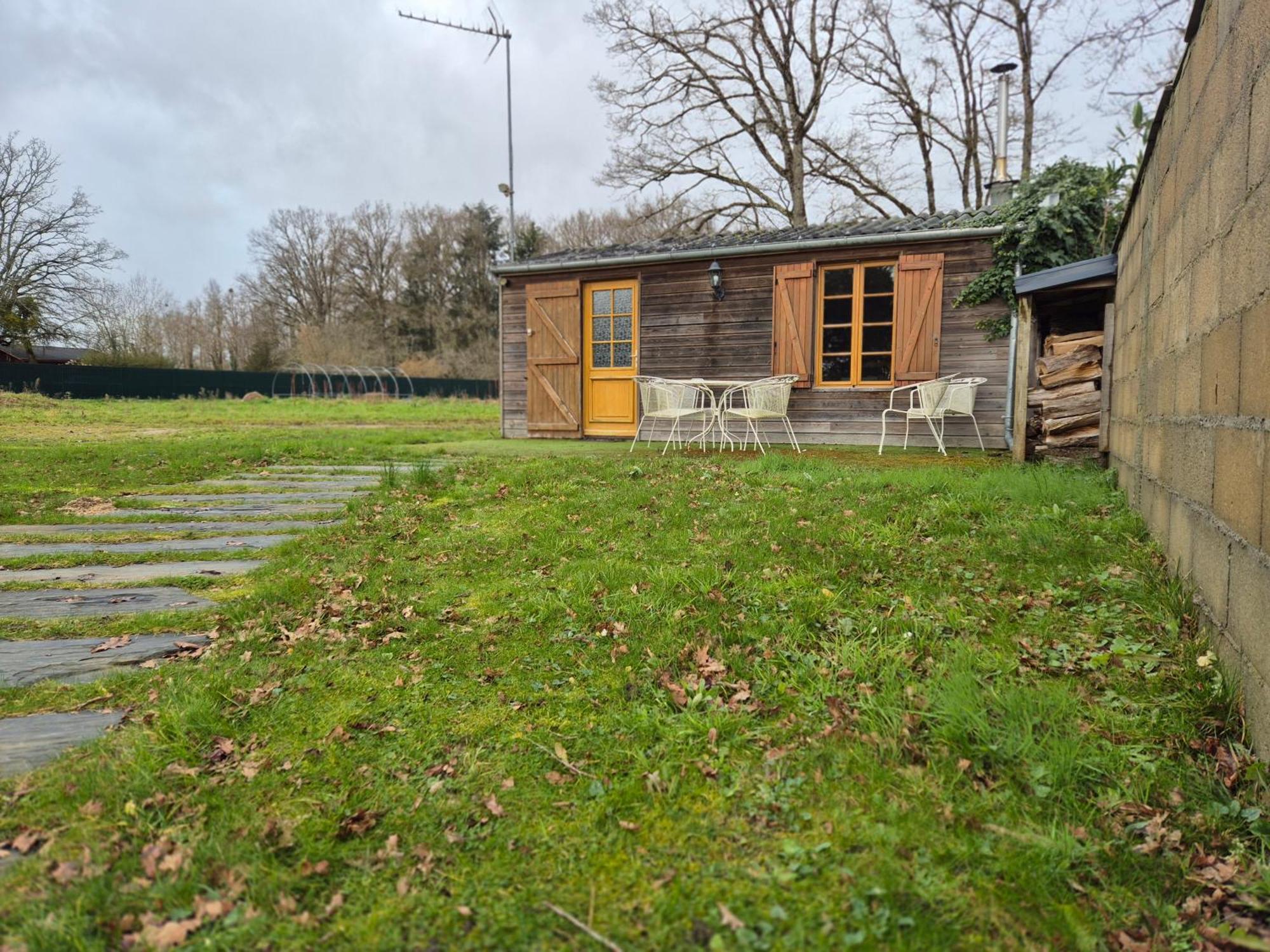 La Maison Dans Les Bois Soucelles Exterior foto